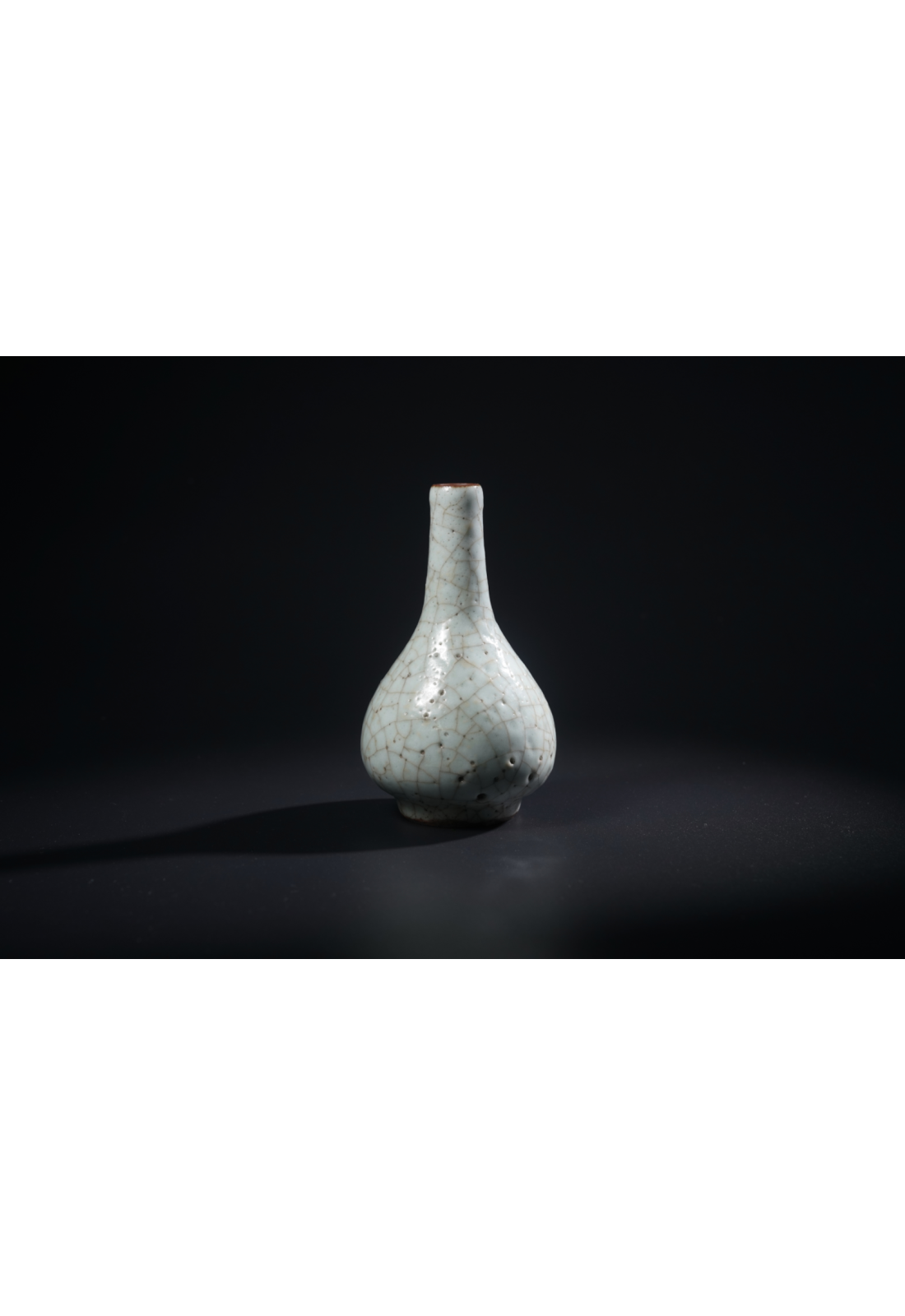 Ge Ware Gray-Glazed Gallbladder-Form Vase | 哥窯 灰釉膽式瓶